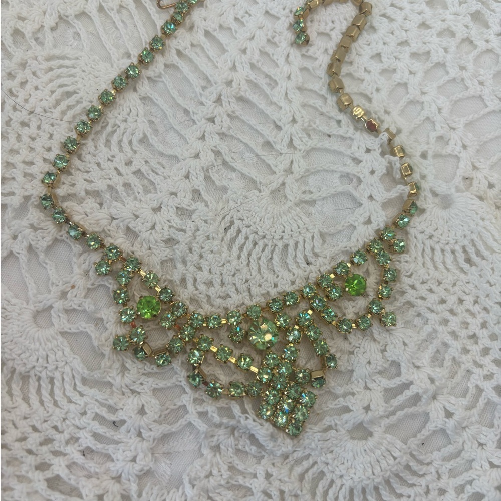 Antique glow glass Necklace - Picture 4 of 8